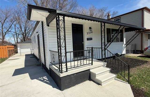 23541 Elmira Street Gallery 3