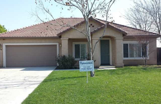 Beautiful Home Located NW Visalia, Quick Freeway Access Gallery 3