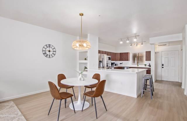 920 E Devonshire Ave photos photos
