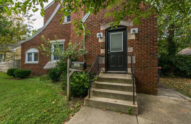 1302 Hunter - 7 Bed/2 Bath - Renovated! Gallery 3