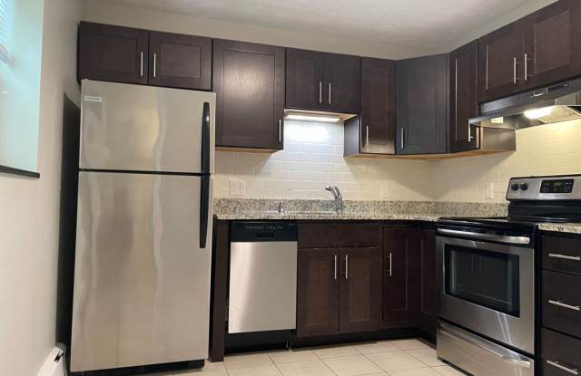 NIO FEE First Floor unit with nice layout 2 bed .  ht Hw Inc No Fee Next 2 FREE MONTH Gallery 3