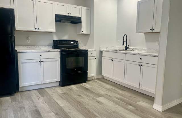 915 West Lapeer Street - 1 photos photos