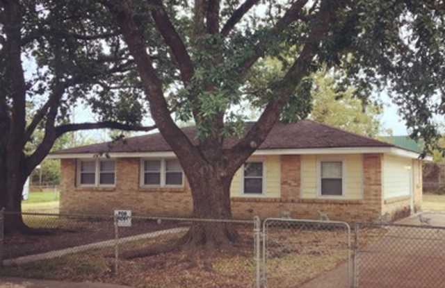 BEAUTIFUL 3/1 HOME ON HUGE DOUBLE LOT photos photos