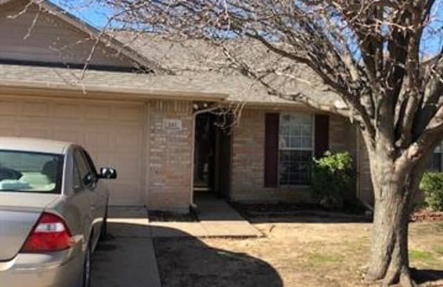 203 vista ridge Drive - 203 Vista Ridge Drive, Venus, TX 76084