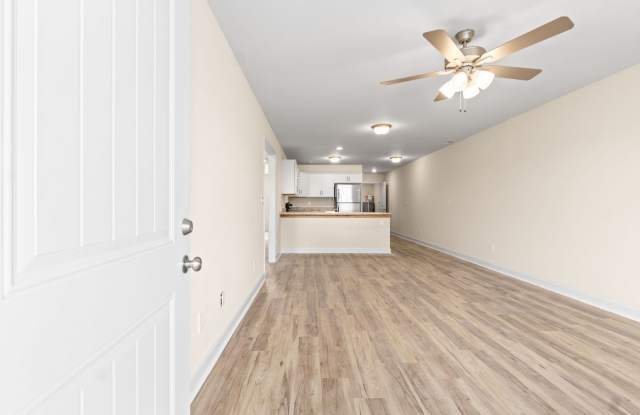 2 Bedroom 2 Bath Pet Friendly Apartment For Rent Near Exit 4! Gallery 4