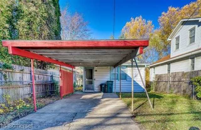 842 E 10 MILE Road Gallery 4