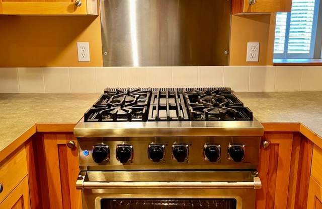 Bainbridge Island Townhome, Walking Distance to Winslow! Gallery 4