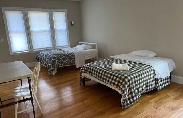 Brighton 7 Bed / 7 Bath – Massive Unit – Central A/C – No Fee – 8/15 Gallery 4