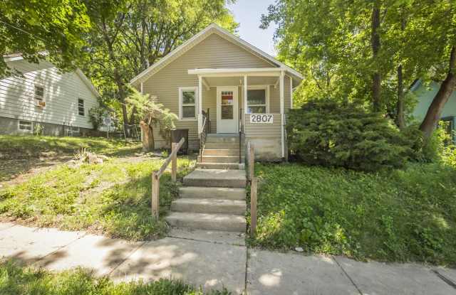2 Bedroom 1 Bath Fully Remodeled Gallery 3