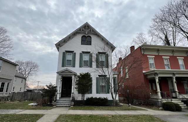 598 N Broadway photos photos
