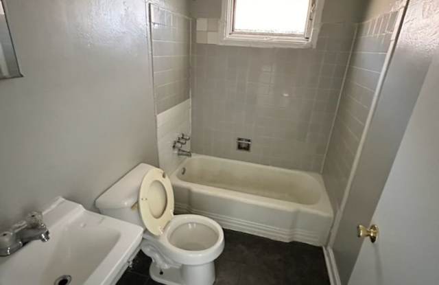 1439 Clark Avenue Apt D Gallery 4
