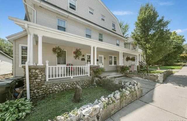 19 Walnut Avenue Gallery 1