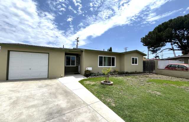 Remodeled 3 bedroom, 1 1/2 bathroom house. Large private yard! Gallery 3