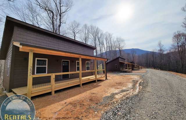 Beautiful 1-Bed Cabin In Trade, Tennessee Gallery 1