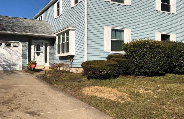 11 BIRCHWOOD PARK DR S Gallery 3