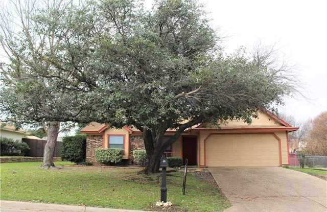 512 Baldwin Avenue - 512 Baldwin Avenue, Crowley, TX 76036