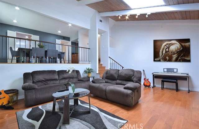 11856 Moorpark Street Gallery 3