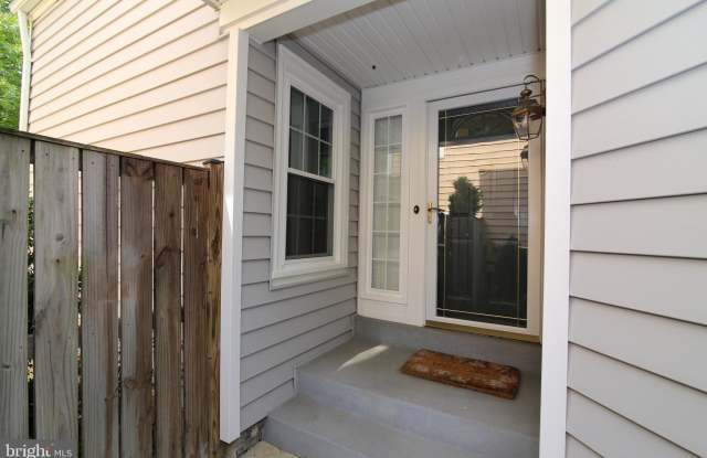 7502 CROSS GATE LANE Gallery 2