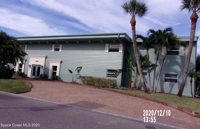 220 Columbia Drive unit: 8 photos photos