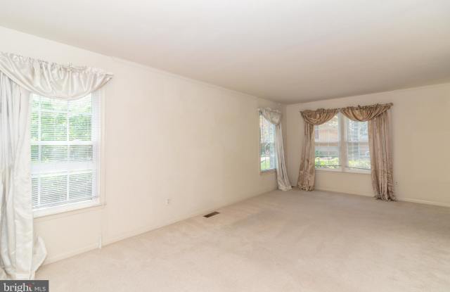9527 HUNT SQUARE COURT Gallery 4