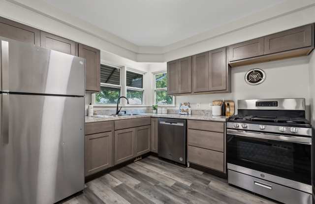 OPEN HOUSE- November 7th 12pm-1230pm! Beautiful 3-bedroom 1.5 Bath Gallery 3