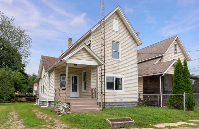 2 Bed Home with Large Yard & Covered Porch – $1,295/mo photos photos