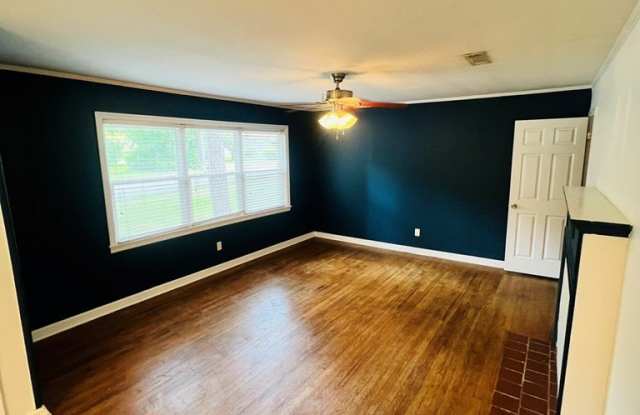1101 Woodland Gallery 3