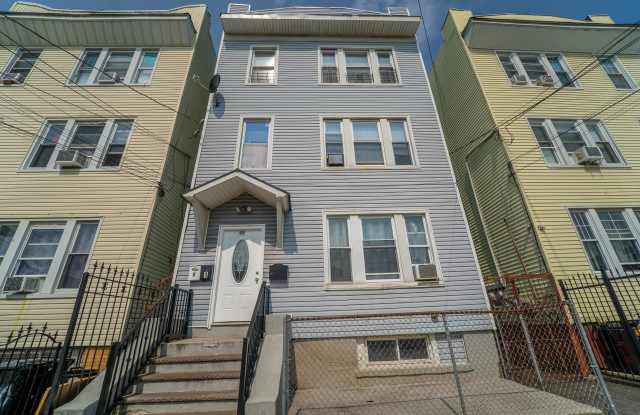 422 Woodside Avenue - 3 photos photos 422 Woodside Avenue - 3 photos photos