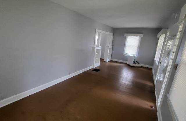 1527 N Chester Avenue Gallery 2