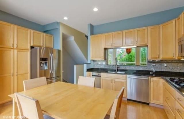 1745 W Wellington - 1745 West Wellington Avenue, Chicago, IL 60657