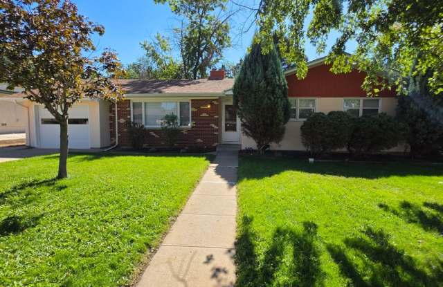 ALL PROSPECTIVE TENANTS MUST SUBMIT A $58 NON-REFUNDABLE APPLICATION FEE PER APPLICANT ONLINE AND BE PRE-QUALIFIED PRIOR TO ANY SHOWINGS Gallery 1