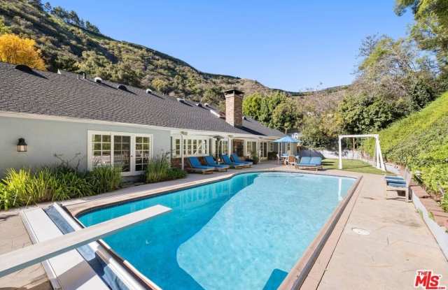 1456 Roscomare Rd photos photos