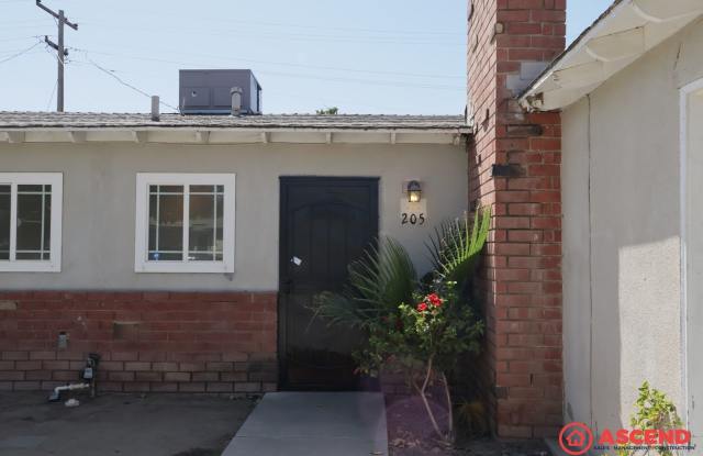 Beautiful 3BR/2BA with Garage — Pet Friendly, Utilities Included! Gallery 3