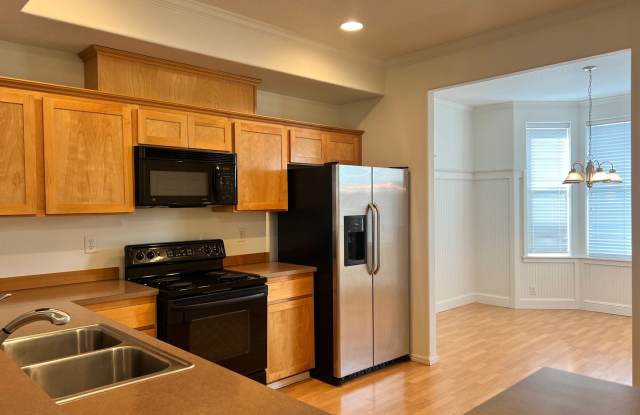 *Holiday Special: $500 OFF First Full Month's Rent!* Beautifully Updated Townhouse with New Carpet and Fresh Paint photos photos