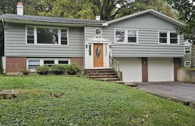 600 Hawthorne Lane photos photos