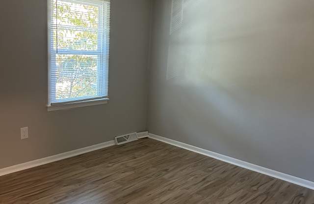 311 Emerald Dr Gallery 4