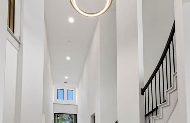 411 Canyon Hts Gallery 3