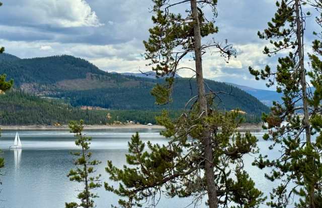 Lakefront Two Bedroom Two Bath Condo in Dillon Gallery 2