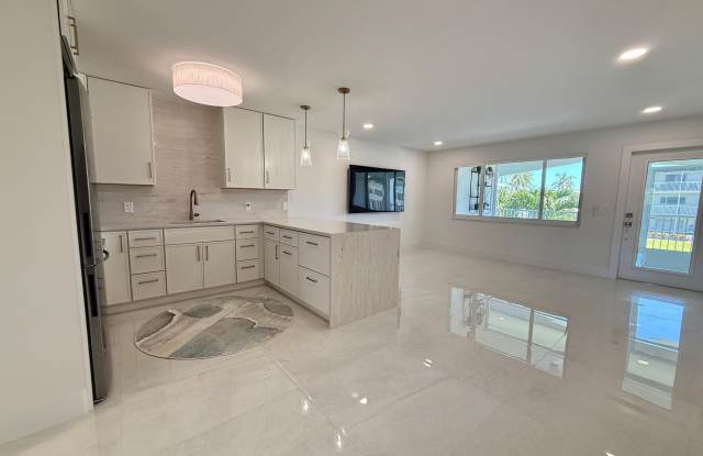 110 Shore Court Gallery 3