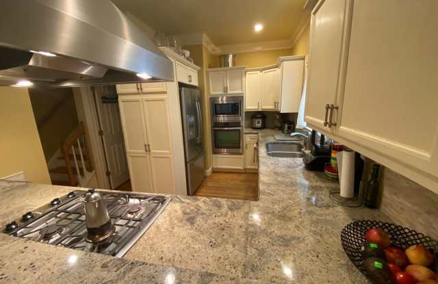 106 Glenlake Commons Drive Gallery 4