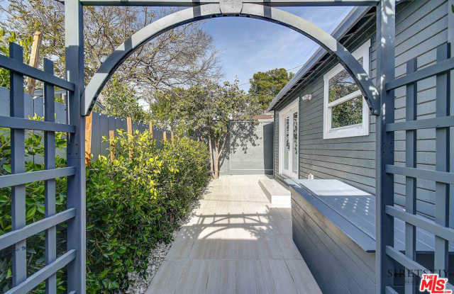 936 North HARPER Avenue Gallery 2
