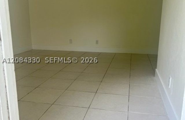 4163 SW 67th Ave Gallery 2