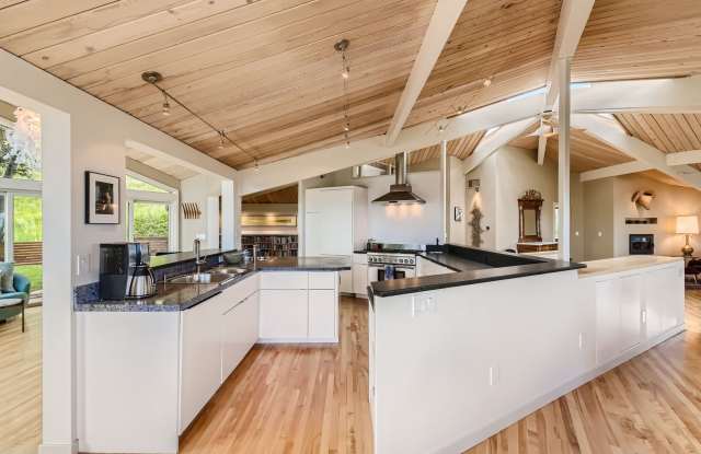 One of a Kind 3 BDR in west Boulder - Live in a Piece of Art Gallery 4