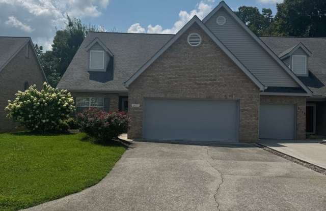Knoxville 37917 - 2 bedroom, 2 bath Condo - Contact Lisa Vineyard or Shannon Russell (865) 216-9334 photos photos