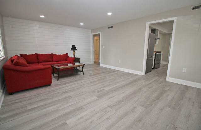 Spacious Student Home in Melrose Heights – PRE-LEASING FOR 2027-2028 SCHOOL YEAR Gallery 3