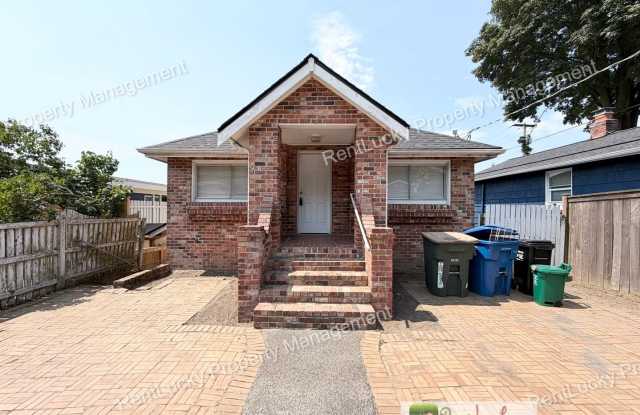 Amazing 3 Bedroom Home in Beacon Hill with Extra Parking and Great Layout! photos photos