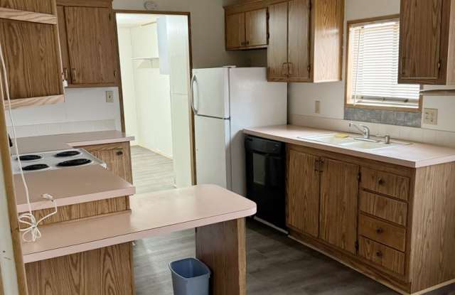 Cozy 3 Bed, 2 Bath Home in Idaho Falls! Gallery 4