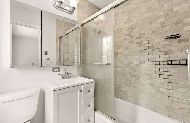 Charming 1-Bedroom Apartment in the Heart of Arlington photos photos