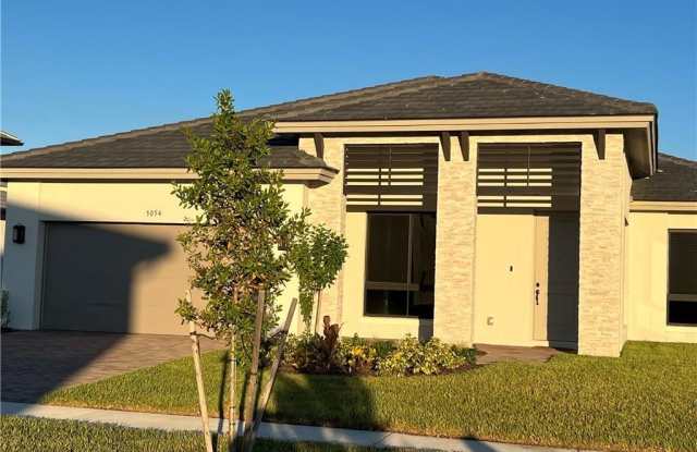 5054 Penella Ave photos photos