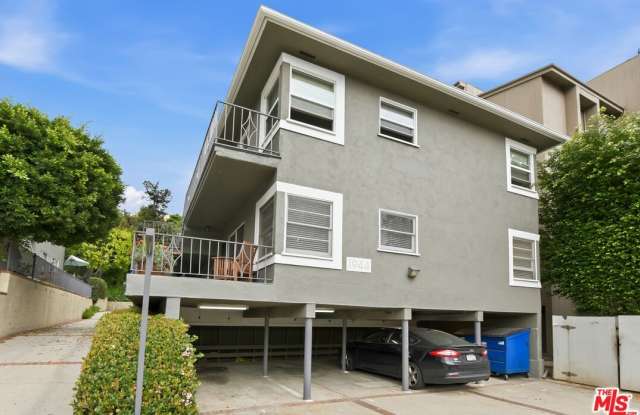1944 S Beverly Glen Blvd unit: 6 photos photos